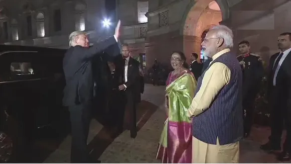 राष्ट्रपति भवन में आयोजित भव्य रात्रिभोज के बाद अमेरिका के लिए रवाना हुए डोनाल्ड ट्रंप और मेलानिया