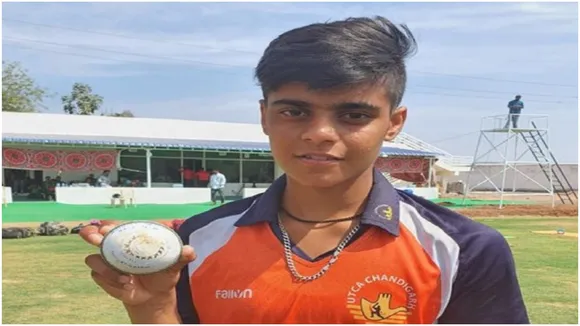 VIDEO : भारत की इस खिलाड़ी ने वन डे में चटका दिए दसों विकेट, हैट्रिक भी अपने नाम की
