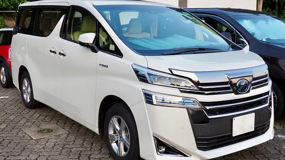 मर्सिडीज बेंज को टक्कर देने के लिए टोयोटा ने लॉन्च की शानदार MPV वेलफायर (Vellfire)