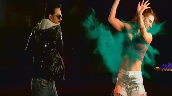 पवन सिंह के नए सॉन्ग की YouTube पर धूम, 'कमरिया हिला रही हैं' को मिले 17 मिलियन व्यूज