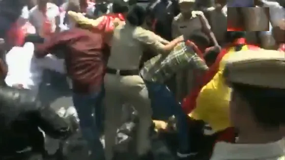 दिल्ली हिंसा पर अमित शाह का इस्तीफा मांगने पर CPI कार्यकर्ताओं को पुलिस ने लिया हिरासत में