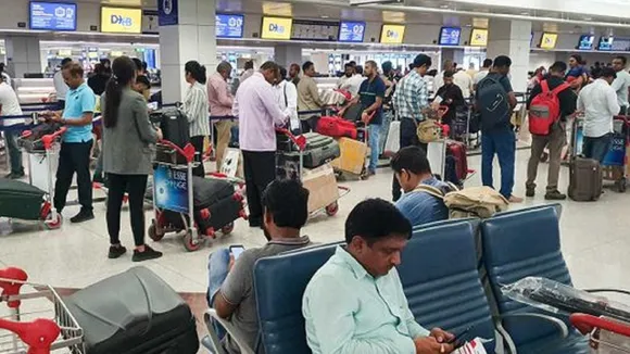 people stuck in uae