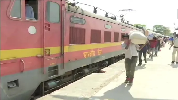 migrant worker train