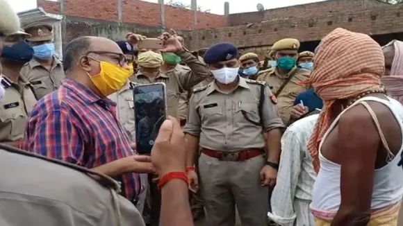बिकरू गांव के लोग