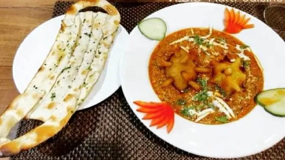 Corona Curry Mask Naan