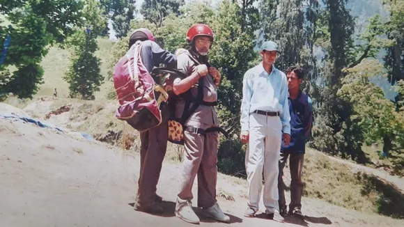 23 years ago pm modi paraglider