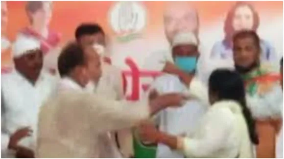 Deoria Congress Woman Worker beaten
