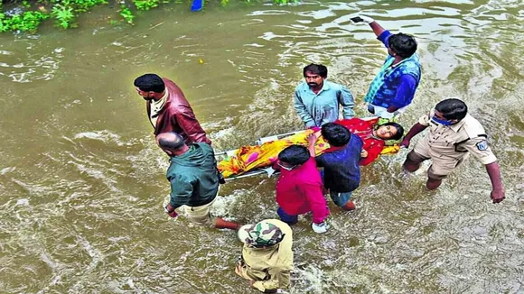 तेलंगाना में भारी बारिश और बाढ़ से 50 लोगों की मौत