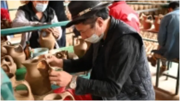 Making Black Pottery