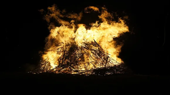 Dead body of a man removed from funeral pyre in Moradabad