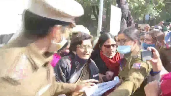 दिल्ली के ITO में बवाल, हिरासत में लिए गए 55 प्रदर्शनकारी