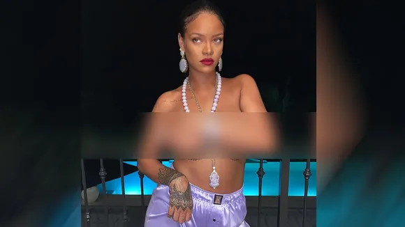 rihanna topless photo