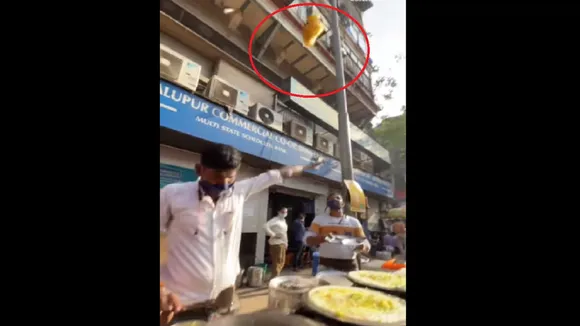 Viral: तवे से Take Off होकर सीधे प्लेट में Land करता है Flying Dosa