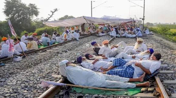 ट्रेन रोक यात्रियों की सेवा करेंगे किसान, बांटेंगे दूध, पानी और चने