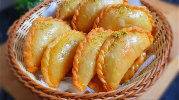 इस होली घर पर बनाएं स्पेशल शुगर फ्री एप्पल गुजिया, यहां पढ़ें रेपिसी
