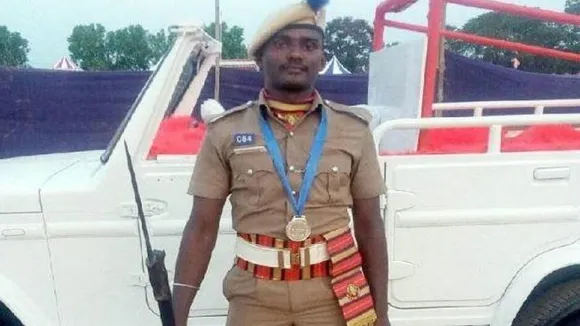 बचपन में ही चल बसे मां-पिता, मणिकंदन ने नहीं मानी हार और पाई ड्रीम जॉब