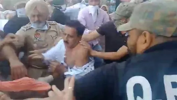 Farmers tear clothes of BJP legislator in Punjab