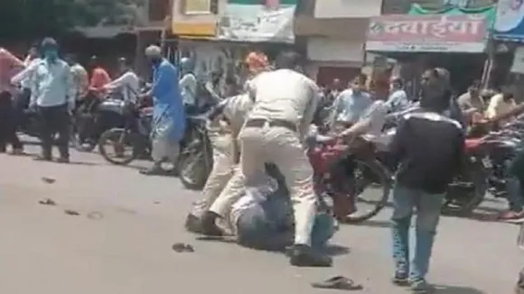 मास्क न पहनने पर मिली बर्बर सजा, शख्स को लात-घूंसों से बुरी तरह पीटा