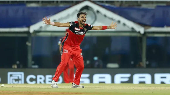 MI vs RCB: हर्षल पटेल के आगे मुंबई इंडियंस ने घुटने टेके, देखें आंकड़े