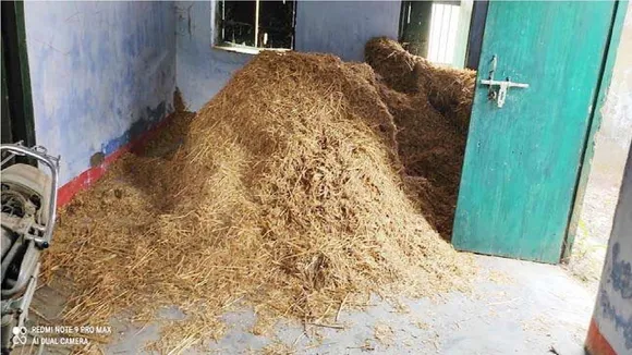 बिहारः गांवों के स्वास्थ्य केंद्रों में भरा है भूसा, कैसे होगा कोरोना का इलाज