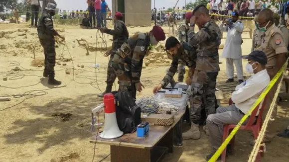 Innocent who fell in 100 feet deep borewell in Agra was rescued