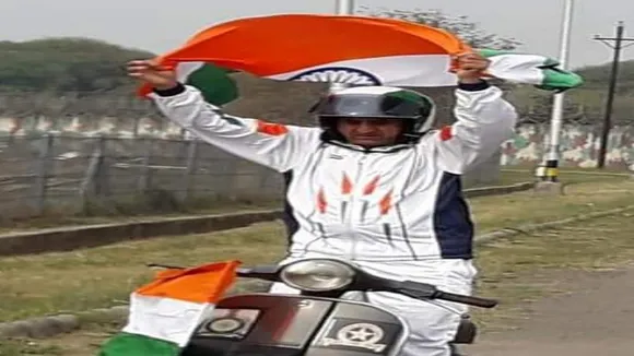 स्कूटर पर स्टंट
