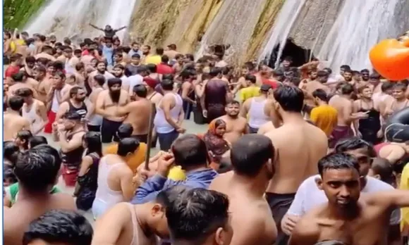 Crowd at tourist place