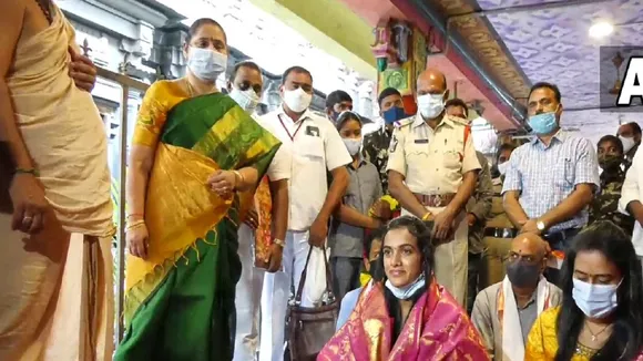 PV Sindhu worshiped at Durga Temple in Vijayawada