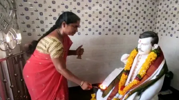 wife husband praying