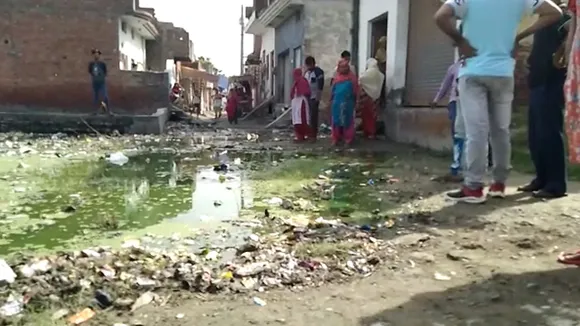 Why is it written outside these houses in UP, this house is for sale