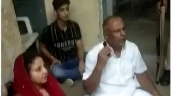 'बच्चे हैं, थोड़ी बहुत पी ली तो क्या होता है' - भतीजे को छुड़ाने आई MLA बैठी धरने पर , देखें वीडियो 