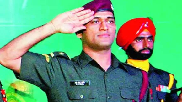 dhoni salute