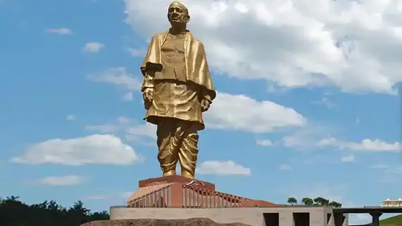 statue