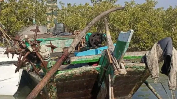 PAKISTANI BOAT