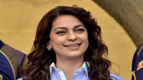 Juhi Chawla mourns the death of Lata Mangeshkar