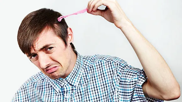 how to remove chewing gum from hair