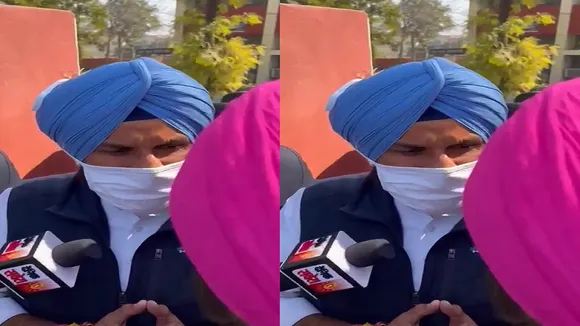 Navjot Singh Sidhu and Bikram Singh majithia face to face during casting vote