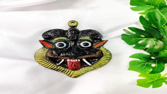 काली नजर के साथ एक्सीडेंट से भी बचाता है बजर बट्टू, जानें सही तरीका