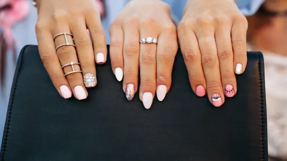 Lucky Fingers Of Girls