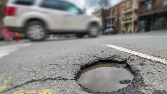 Mumbai road potholes