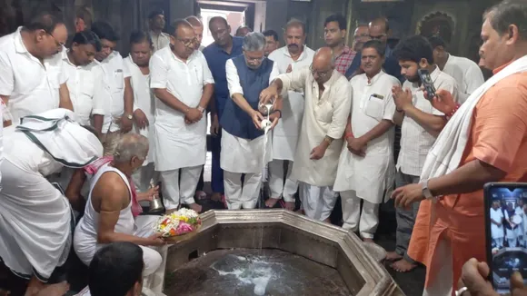 sushal modi in vishnupad temple