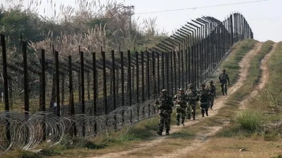 Pakistan violates ceasefire