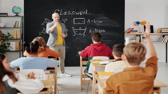Teacher Browsed Porn While Teaching Students (सांकेतिक)