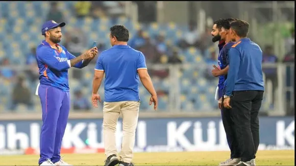 suryakumar became kohli cameraman in ind vs sl 3rd odi match