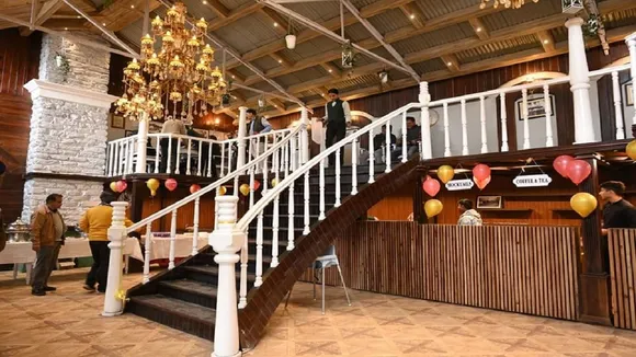 Station which Looks Like a Cafe
