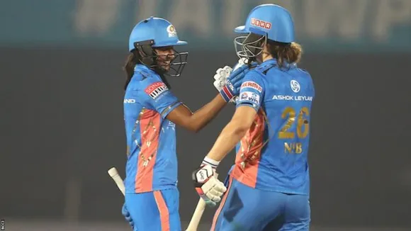 Natalie Sciver Brunt and Harmanpreet Kaur