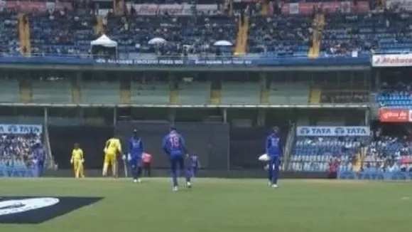 IND vs AUS 1st ODI: ऑस्ट्रेलिया के खिलाफ वानखेड़े में नाटू-नाटू गाने पर थिरकते नजर आए कोहली, वीडियो वायरल