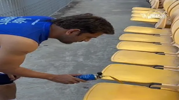 ms dhoni is painting seat before ipl 2023 csk vs gt