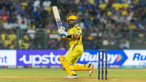 Ajinkya Rahane pulls behind square for a six