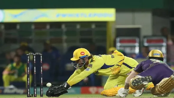 dhoni roy out
